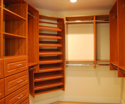 Deluxe Closet in Oiled Cherry
